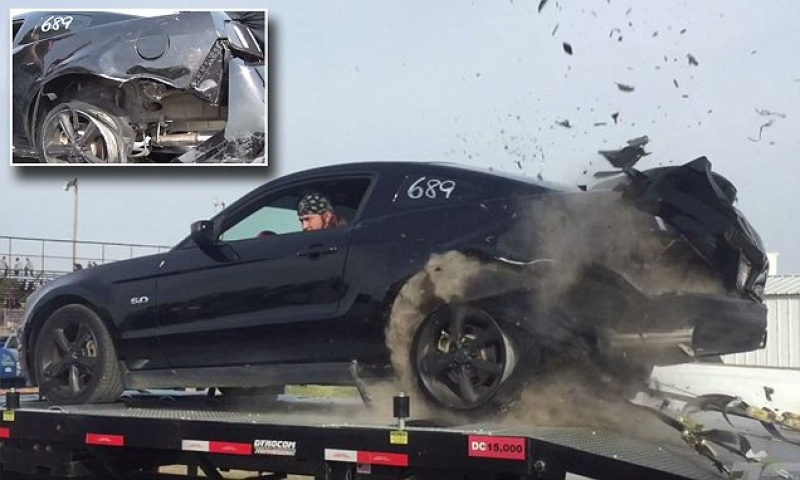 Phải làm gì khi xe bị nổ lốp bất ngờ? phai lam gi khi xe bi no lop bat ngo