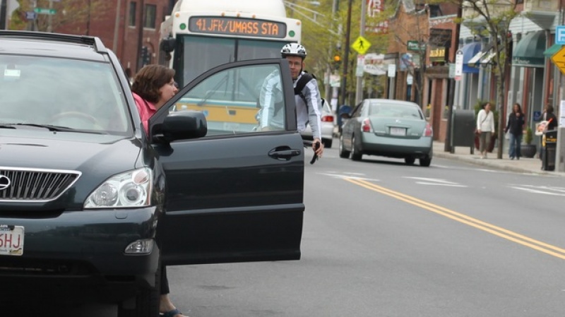 an hoa khi xe dung do le duong