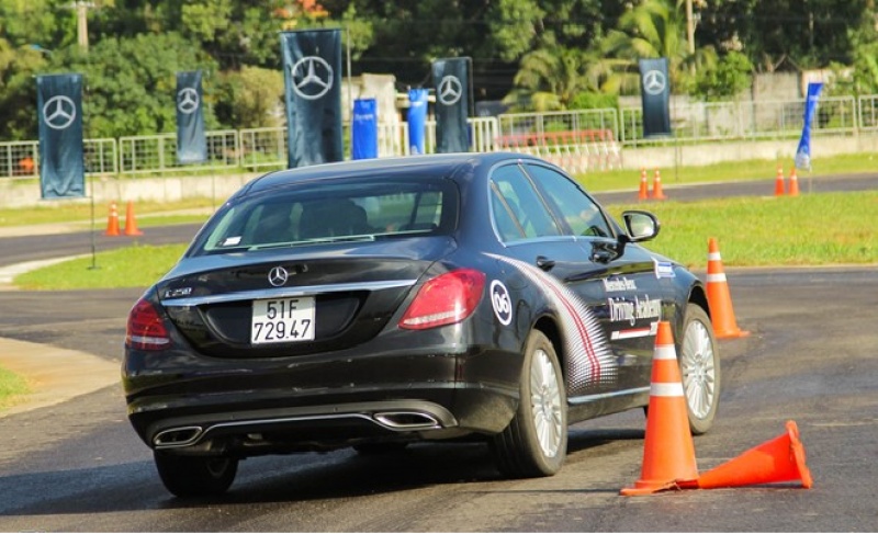 trai nghiem lai mercedes tren duong dua dau tien viet nam