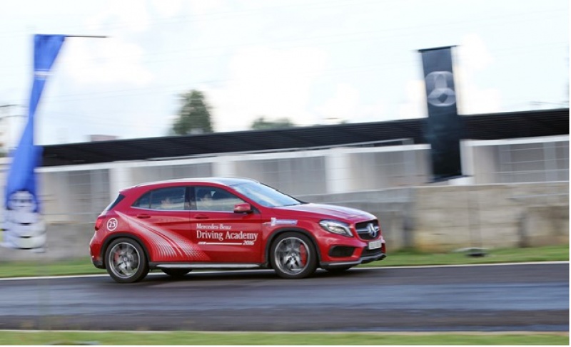 trai nghiem lai mercedes tren duong dua dau tien viet nam