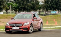 can canh mercedes e 300 amg gia 305 ty dong tai viet nam