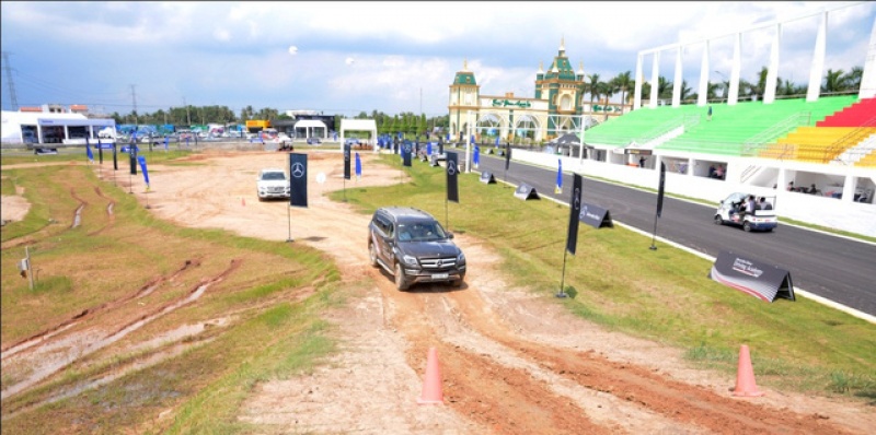 Video lái xe an toàn với xe Mercedes-Benz 2016 video lai xe an toan voi xe mercedes benz 2016