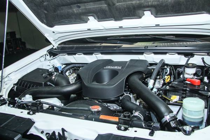 isuzu mu x ra mat tai viet nam voi gia tu 899 trieu dong