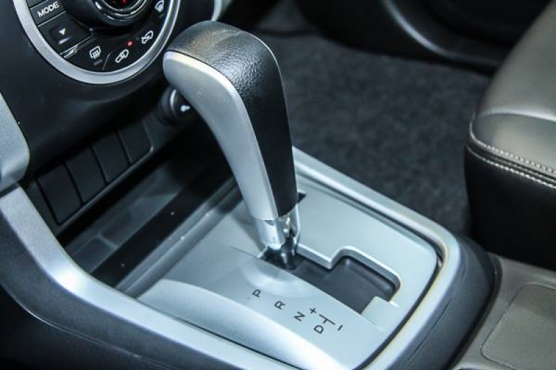 isuzu mu x ra mat tai viet nam voi gia tu 899 trieu dong