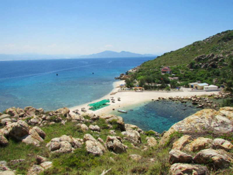 bai tam doi doc va la chi co o nha trang