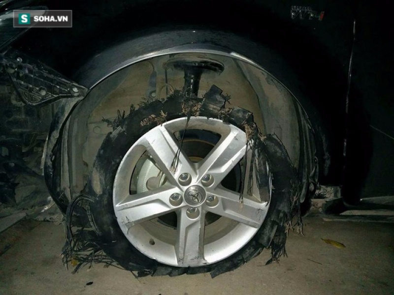 Ô tô Camry kéo lê xe Lead gần 3km rồi bỏ chạy o to camry keo le xe lead gan 3km roi bo chay