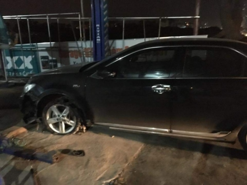 Ô tô Camry kéo lê xe Lead gần 3km rồi bỏ chạy o to camry keo le xe lead gan 3km roi bo chay