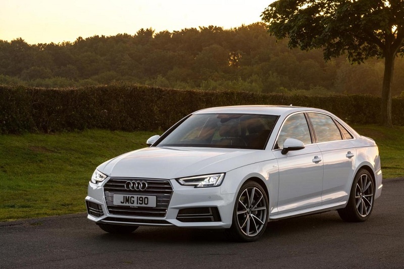 diem nong thi truong o to thang 8