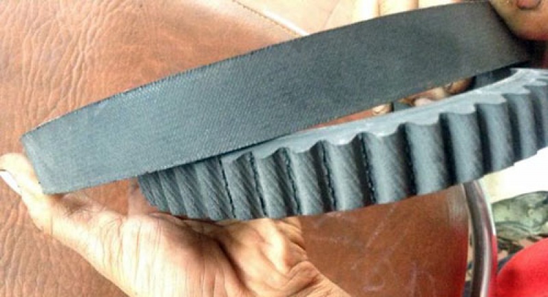 dau hieu nhan biet day curoa tren xe tay ga bi hong