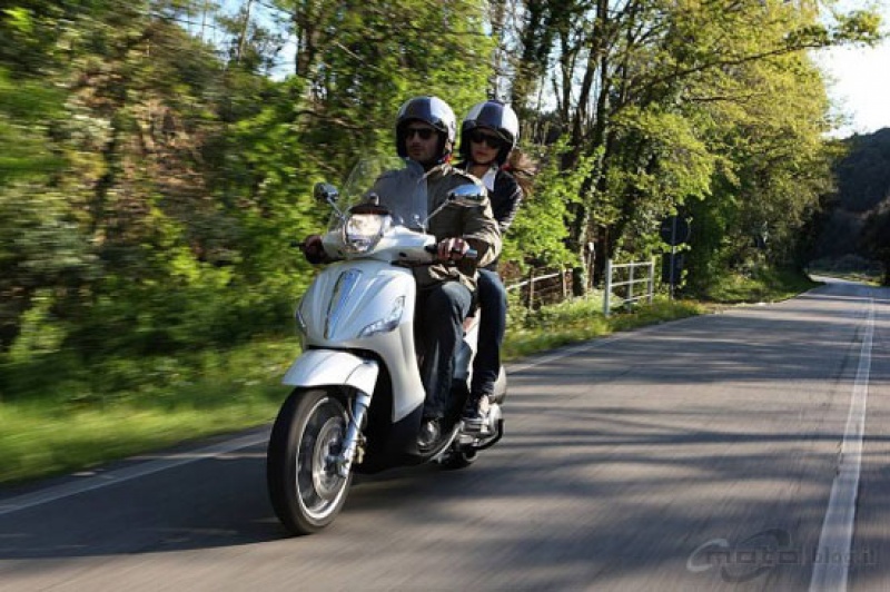 di xe may khong guong co bi xu phat