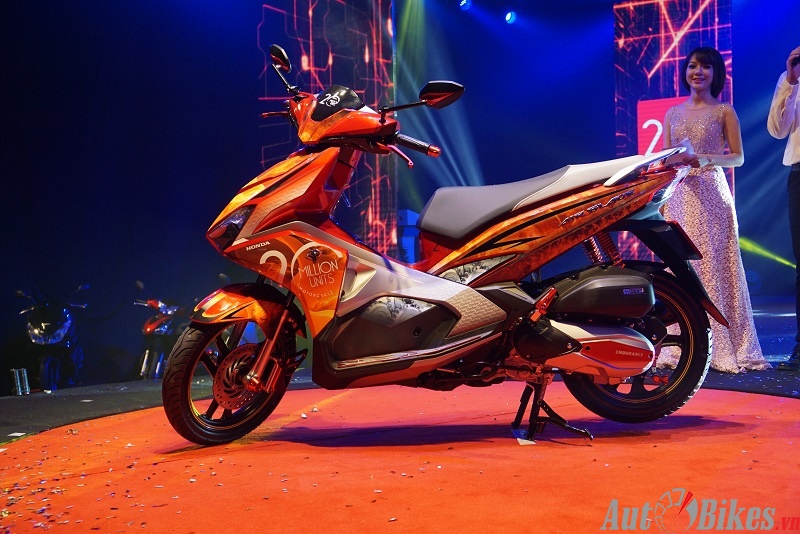 thang 9 gia xe may honda tang gan 7 trieu dong