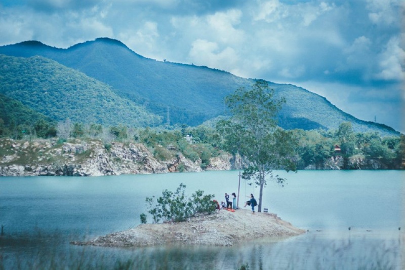 Hồ Đá Xanh - Điểm đến khiến giới trẻ Việt phát sốt ho da xanh diem den khien gioi tre viet phat sot