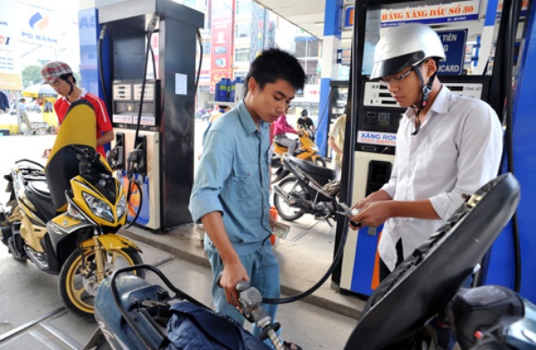 Chiều 20/10, giá xăng lên gần 17.000 đồng/lít
