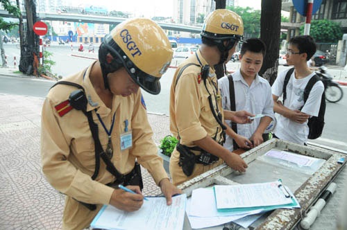 quy dinh ve do tuoi khi tham gia giao thong duong bo