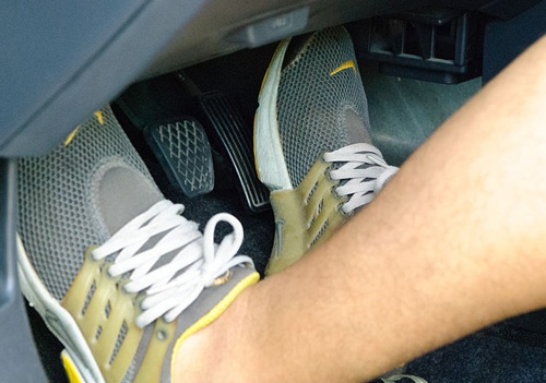 Bạn đã lái xe số sàn đúng cách? ban da lai xe so san dung cach