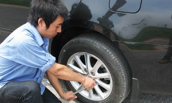 Bỏ túi những nguyên tắc thay lốp dự phòng bo tui nhung nguyen tac thay lop du phong