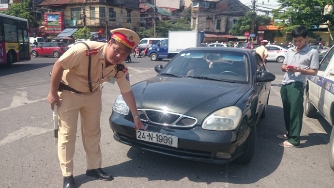 Xe không có biển số hoặc dùng biển số giả bị phạt bao nhiêu? xe khong co bien so hoac dung bien so gia bi phat bao nhieu