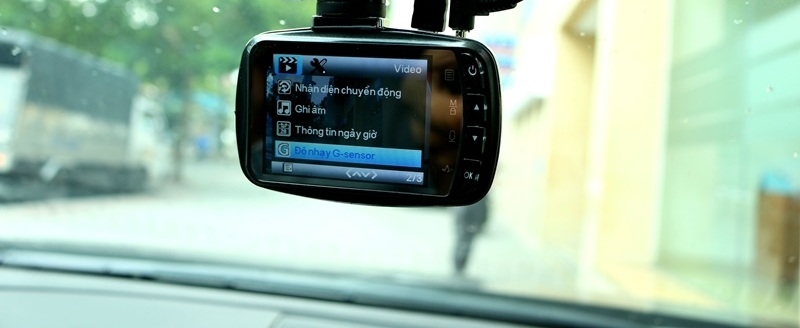 nhung dieu can biet khi chon mua camera hanh trinh cho o to