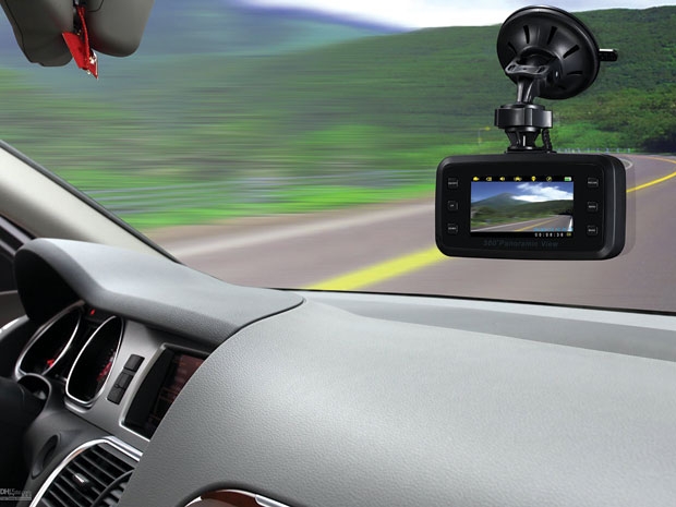 nhung dieu can biet khi chon mua camera hanh trinh cho o to