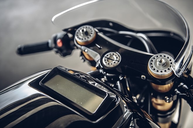 ngam mv agusta do cuc ngau