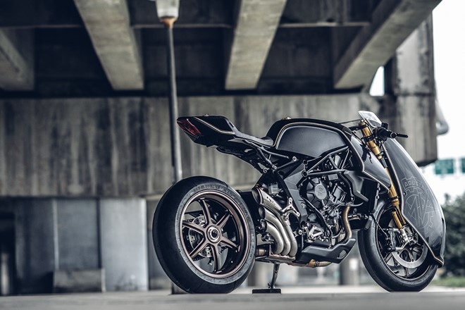 ngam mv agusta do cuc ngau