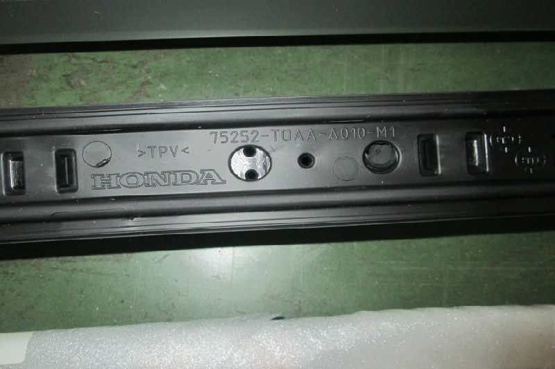 lam the nao de nhan biet phu kien o to chinh hang