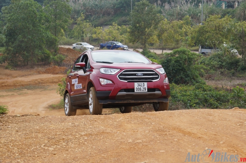 ford ecosport chinh phuc 8 thu thach tai dong mo