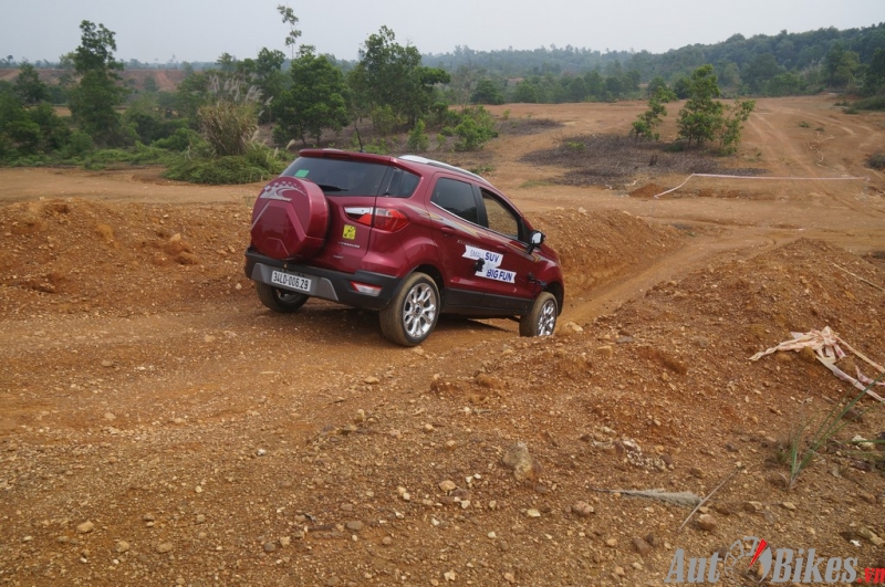 ford ecosport chinh phuc 8 thu thach tai dong mo