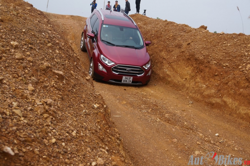 ford ecosport chinh phuc 8 thu thach tai dong mo