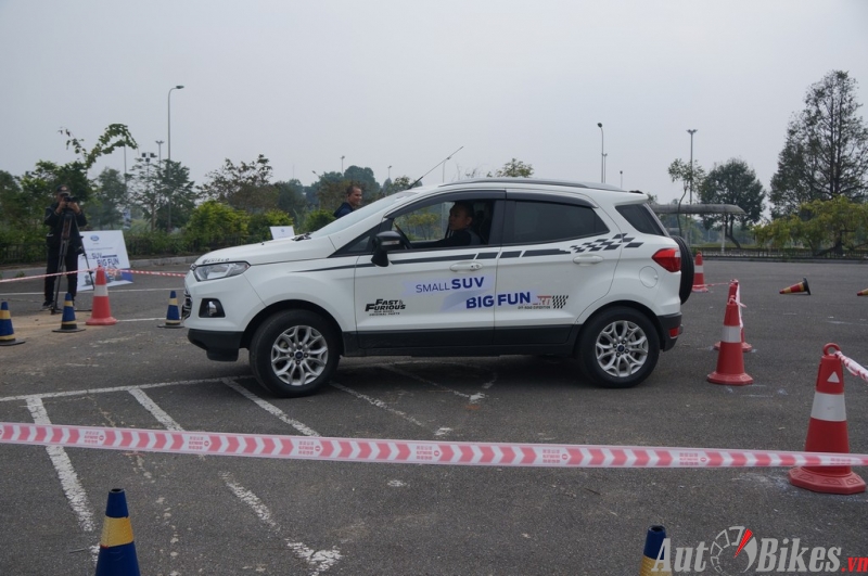 ford ecosport chinh phuc 8 thu thach tai dong mo
