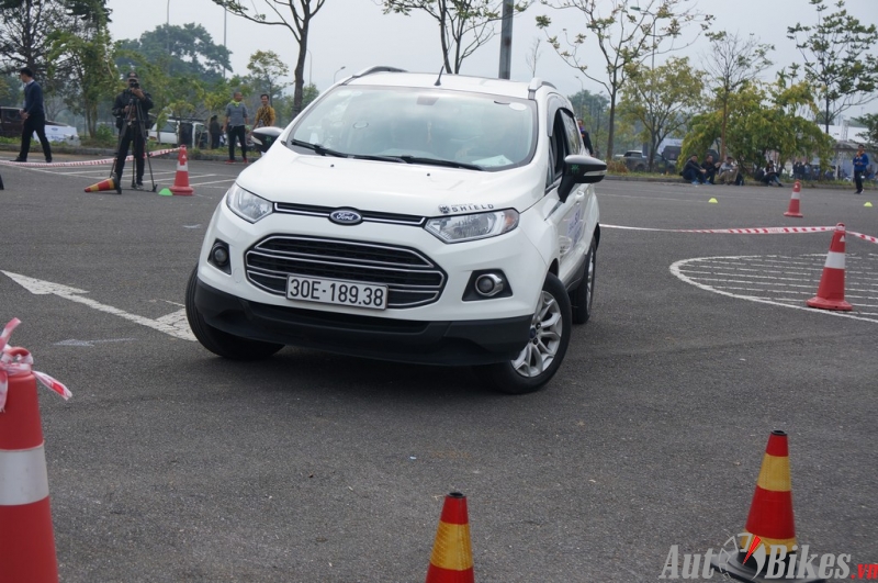 ford ecosport chinh phuc 8 thu thach tai dong mo