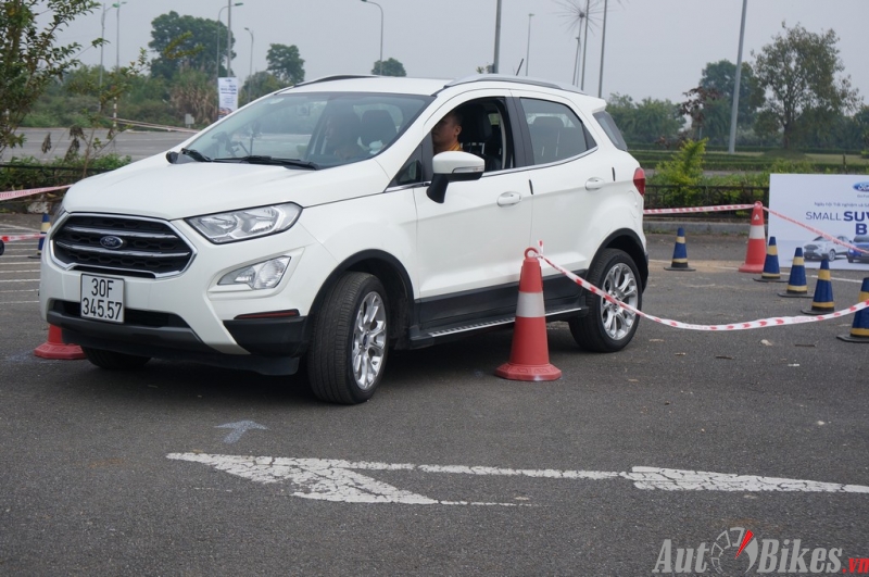 ford ecosport chinh phuc 8 thu thach tai dong mo