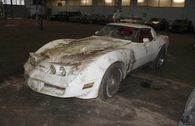 'Xót xa' trước 81 xe cổ hàng hiếm bị bỏ xó