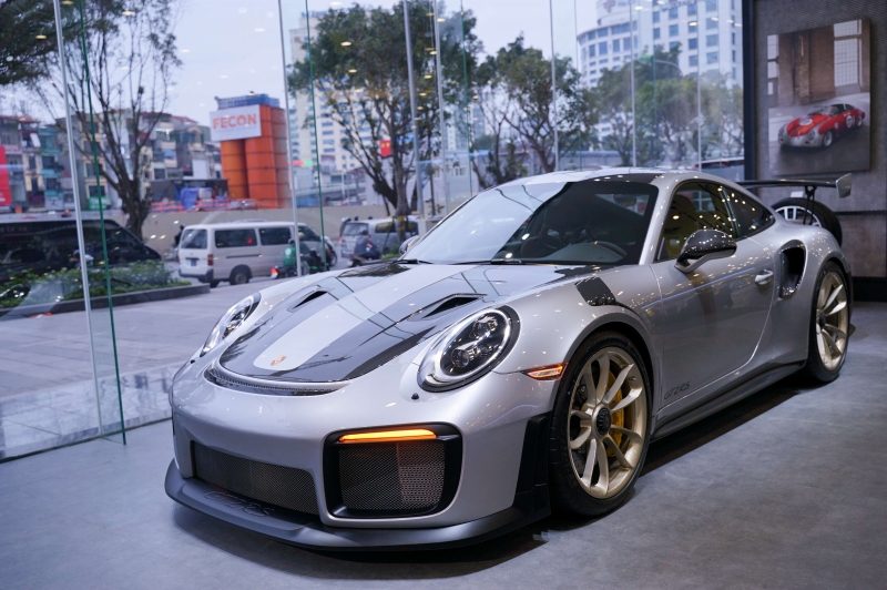 Bộ đôi 718 Cayman và 911 GT2 RS nổi bật trong Porsche Media Night 2019 tại Hà Nội Bộ đôi 718 Cayman và 911 GT2 RS nổi bật trong Porsche Media Night 2019 tại Hà Nội