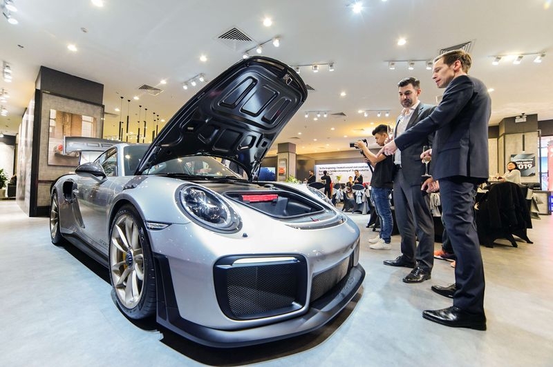 Bộ đôi 718 Cayman và 911 GT2 RS nổi bật trong Porsche Media Night 2019 tại Hà Nội Bộ đôi 718 Cayman và 911 GT2 RS nổi bật trong Porsche Media Night 2019 tại Hà Nội