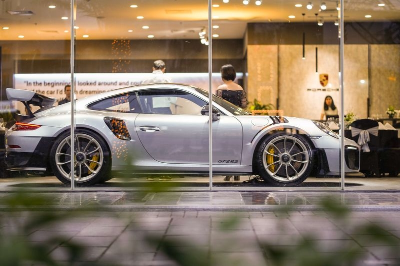 Bộ đôi 718 Cayman và 911 GT2 RS nổi bật trong Porsche Media Night 2019 tại Hà Nội Bộ đôi 718 Cayman và 911 GT2 RS nổi bật trong Porsche Media Night 2019 tại Hà Nội