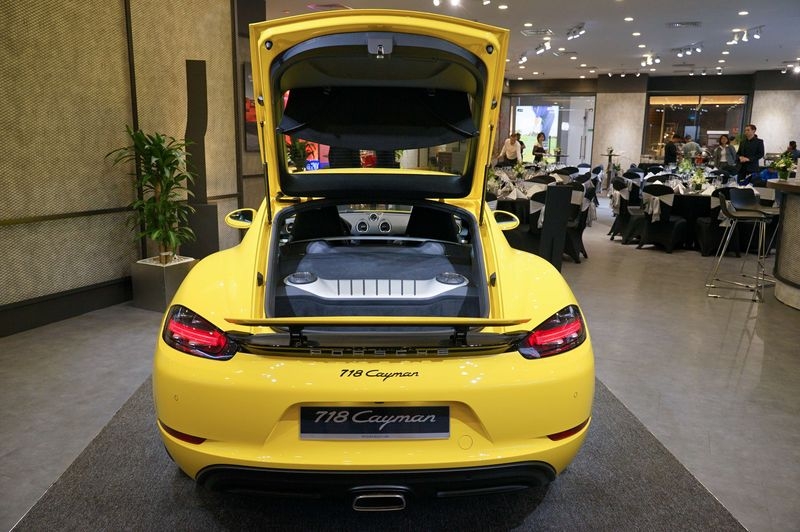 Bộ đôi 718 Cayman và 911 GT2 RS nổi bật trong Porsche Media Night 2019 tại Hà Nội Bộ đôi 718 Cayman và 911 GT2 RS nổi bật trong Porsche Media Night 2019 tại Hà Nội