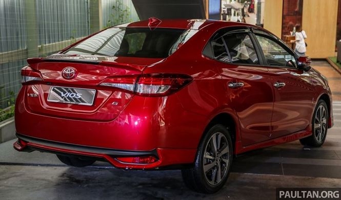gia toyota vios xuong duoi 500 trieu dong quyet choi lon voi hyundai accent