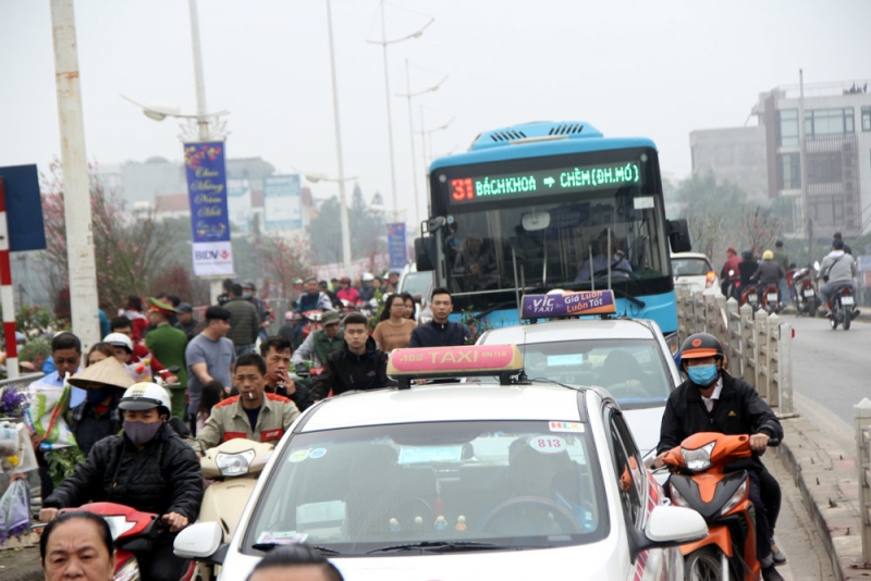 Tắc đường Hà Nội: 8 'điểm đen' ùn tắc mới, giáp Tết chớ dại đi qua