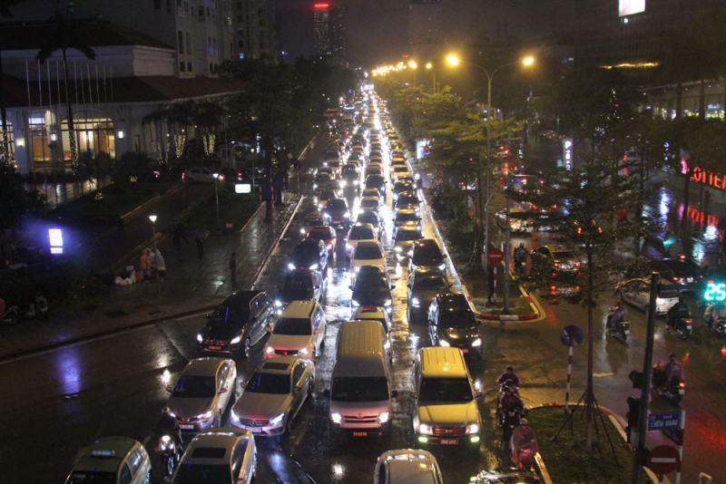 Tắc đường Hà Nội: 8 'điểm đen' ùn tắc mới, giáp Tết chớ dại đi qua