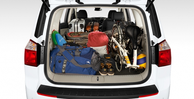 Về quê ăn Tết, xếp đồ trên xe SUV sao cho gọn