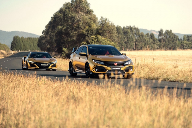 'Lóa mắt' với Honda Civic mạ vàng chỉ ngắm không bán