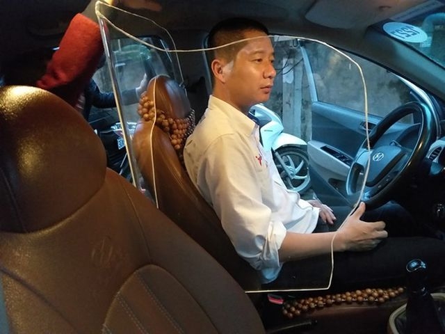 Trải nghiệm ô tô lắp khoang chắn bảo vệ tài xế ở Hà Nội