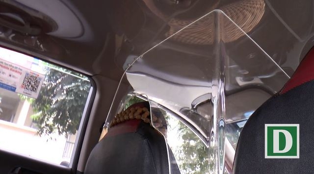 Trải nghiệm ô tô lắp khoang chắn bảo vệ tài xế ở Hà Nội