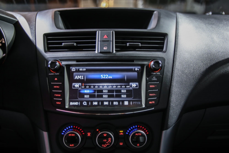 cuoi thang 2 gia mazda bt 50 giam 40 trieu dong