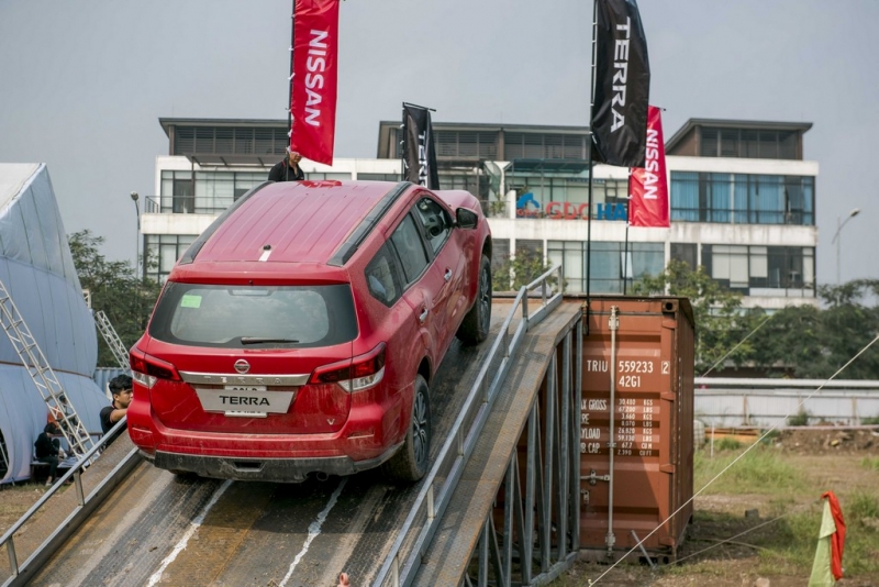 da nh gia xe nissan terra qua 5 ba i thu fortuner se kho c ro ng