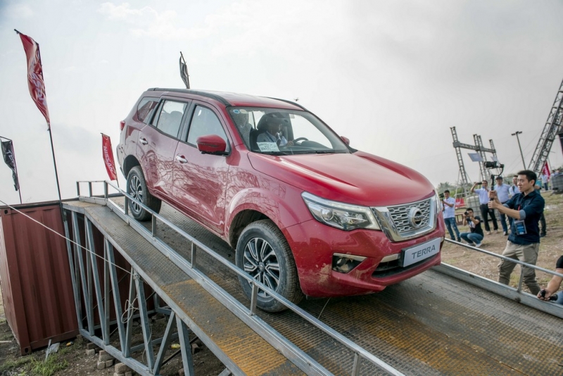 da nh gia xe nissan terra qua 5 ba i thu fortuner se kho c ro ng