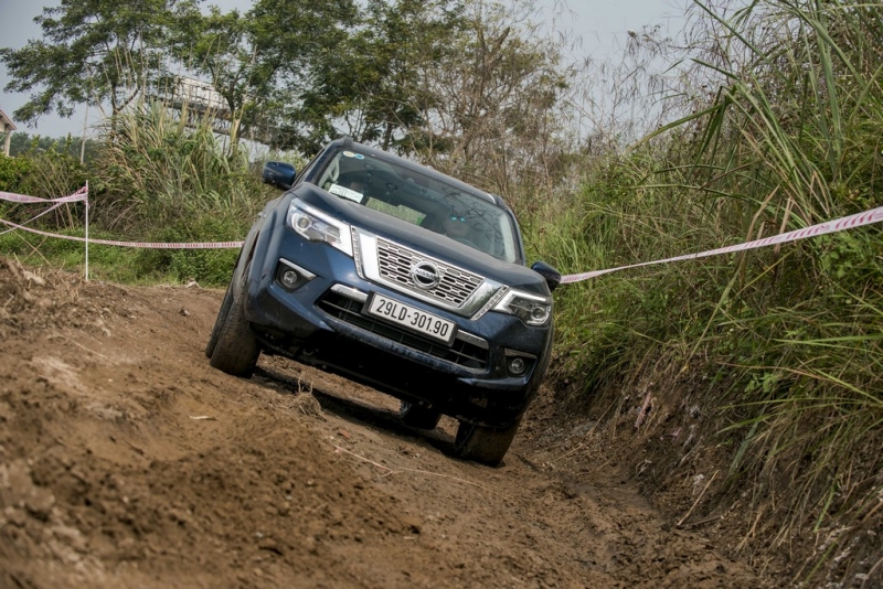 da nh gia xe nissan terra qua 5 ba i thu fortuner se kho c ro ng