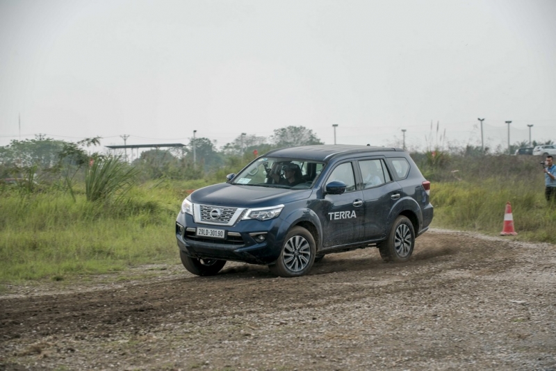 da nh gia xe nissan terra qua 5 ba i thu fortuner se kho c ro ng