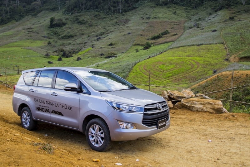 Toyota Innova giảm 60 triệu trước sức ép của Xpander, Ertiga toyota innova giam 60 trieu truoc suc ep cua xpander ertiga